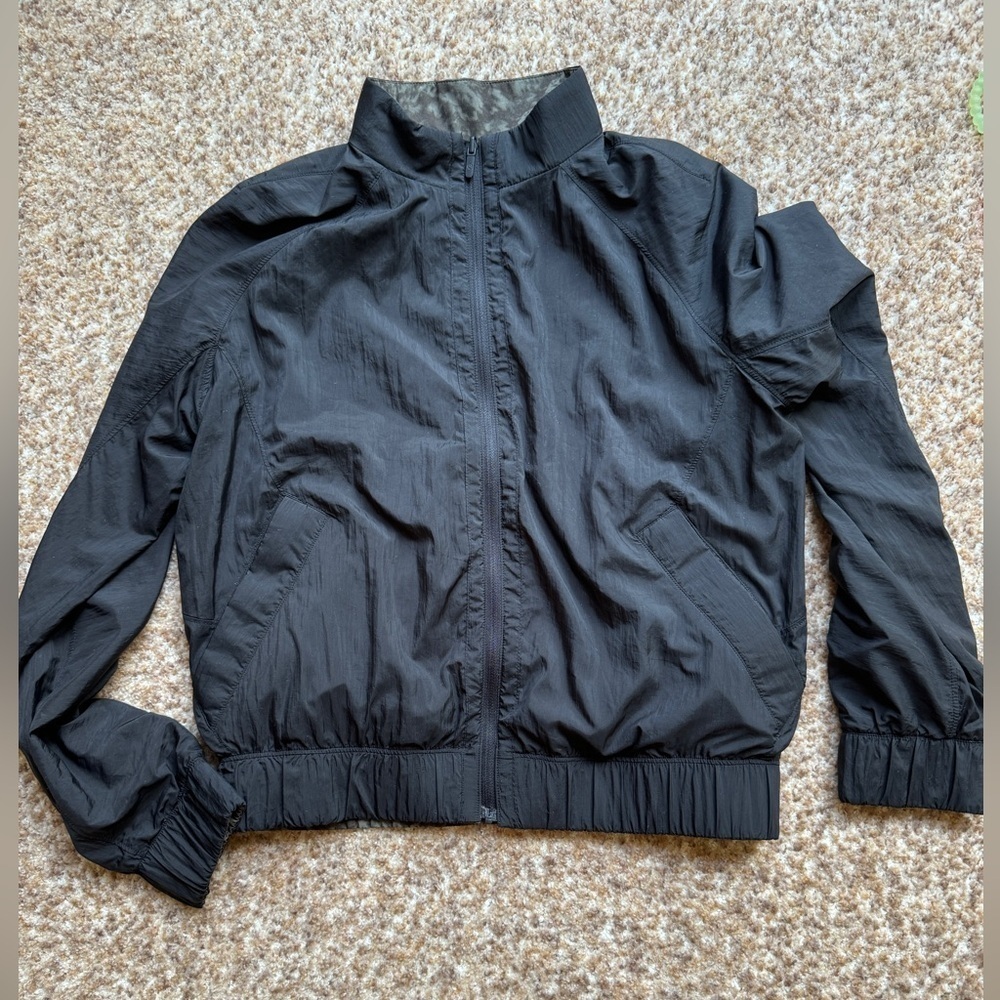 Lululemon Bombs Away Jacket Black/Olive Green Camo Print Reversible Zip Sz 4